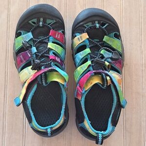 Keen Newport H2 Multicolor Rainbow Retro Tie Dye Velcro Strap Sandals.